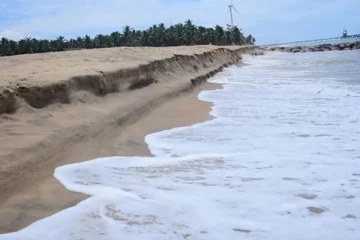 தொடர் கடலரிப்பால் வாழ்வாதாரத்தை இழக்கும் புத்தளம் மீனவர்கள்