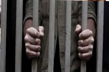 ஆணின் முக்கிய உடல் உறுப்பை வெட்டி சாப்பிட்ட ஆசிரியர் - பொதுமக்கள் அதிர்ச்சி