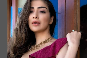 இப்படியொரு போஸ்-ஆ? டிஸ்கோ சாந்திக்கே டஃப் கொடுக்கும் நடிகை ராய் லட்சுமியின் புகைப்படம்