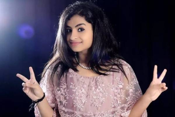 ஹீரோயின்கள் போல் செம மாடர்ன் உடையில் ஷிவாங்கி வெளியிட்ட புகைப்படம்- இவரா என ஷாக்கான ரசிகர்கள் | Cwc Fame Sivaangi Latest Photoshoot Shocks Fans