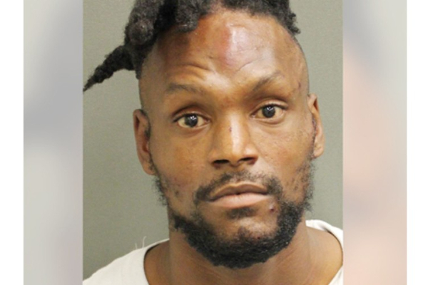 அமெரிக்காவில் பயங்கரம் : போலீஸ் அதிகாரியின் முகத்தை அடித்து நொறுக்கிய இளைஞர்! அதிர்ச்சி சம்பவம் | World Viral News