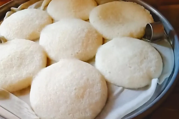 வீட்டில் இட்டி மீந்து விட்டதா? அப்போ அதை வைத்து இப்படி இட்லி மஞ்சூரியன் செய்ங்க | Easy To Make Idli Manchurian Healthy Food