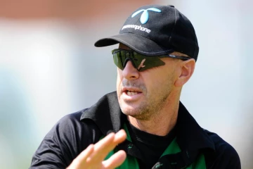 කාන්තා ක්‍රිකට් කණ්ඩායමේ ප්‍රධාන පුහුණුකරු පත් කරයි