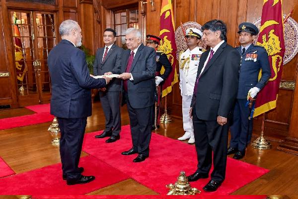 இலங்கைக்கான புதிய தூதுவர்கள் ஜனாதிபதியிடம் தமது நற்சான்றிதழ்களை கையளித்தனர்(Photos) | Ambassadors Presented Credentials To The President