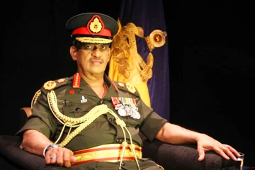 මාලිමා ආණ්ඩුව පෙරලන්න අදහසක් තියෙනවද? ෆීල්ඩ් මාර්ෂල් සරත් ෆොන්සේකා කට අරී - විපක්ෂයටත් අමතයි