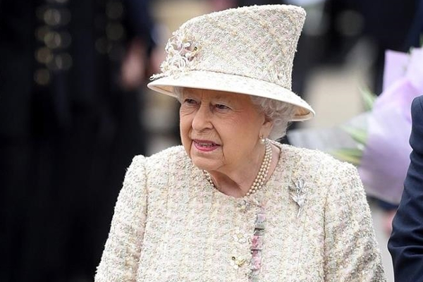 மகாராணி எலிசபெத்தின் சொத்து மதிப்பு எவ்வளவு தெரியுமா? இத்தனை மில்லியன்களா? ஷாக்காகிடாதீங்க! | Queen Second Elizabeth Died Here 500 Million Fo