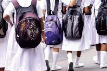 பிரபல பாடசாலை மாணவிகளுக்கு பாலியல் தொல்லை; ஆசிரியர் கைது!