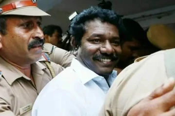 ஏர்போர்ட் வந்த நடிகர் கருணாஸ்.. கைப்பையில் வைத்திருந்த பொருளால் சிக்கினார்