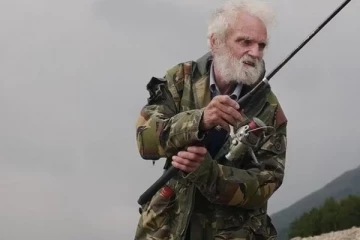 40ஆண்டுகள்.. காட்டில் தனியாக வசிக்கும் பிரித்தானிய வனமகன்! அவரே பகிர்ந்த ருசிகர தகவல்கள் இதோ