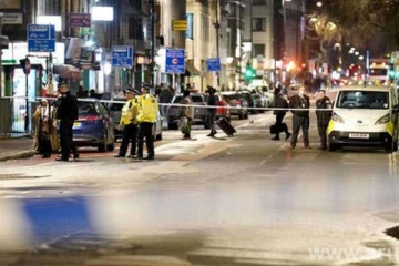 දේවස්ථානයක් අසල වෙඩි තැබීමක්..06කට තුවාල.(VIDEO)