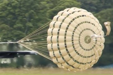 விண்வெளி வீரர்களை தரையிறக்கும் பாராசூட் சோதனை வெற்றி இஸ்ரோ தெரிவிப்பு