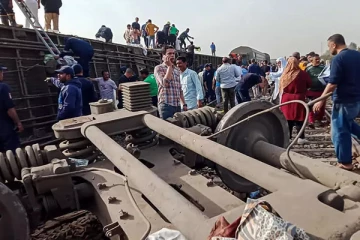 எகிப்து தொடருந்து விபத்தில் 11 பேர் பலி: 100க்கும் அதிகமானோர் காயம்