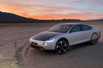 சூரிய சக்தியில் இயங்கக்கூடிய சோலார் கார் தயார்! விலை என்ன தெரியுமா? வீடியோ