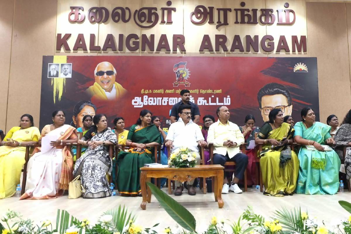 முதல்வர் விஜய் டெல்லி சென்றது கரூர் வழக்கில் இருந்து தப்பிக்கவா? மு.க.ஸ்டாலின் கேள்வி | Stalin Asks Vijay Went Delhi For Escape Karur Case முதல்வர் விஜய் டெல்லி சென்றது கரூர் வழக்கில் இருந்து தப்பிக்கவா? மு.க.ஸ்டாலின் கேள்வி | Stalin Asks Vijay Went Delhi For Escape Karur Case