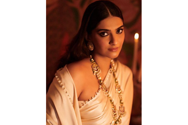 கர்ப்பமாக இருக்கும் நேரத்தில் நடிகை சோனம் கபூர் எடுத்த போட்டோ ஷுட்- செம வைரல் | Sonam Kapoor Pregnancy Photoshoot