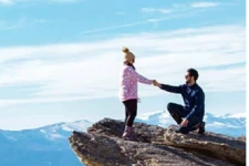 காதலை ஏற்ற அடுத்த நொடியே 650 அடி உயரத்தில் இருந்து விழுந்த காதலி