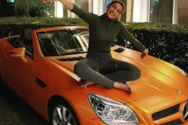 பிக்பாஸ் அக்‌ஷராவுக்கு அடித்த ஜாக்பாட்! 1 கோடி ரூபாயில் பிரம்மாண்ட கார் பரிசு.. வைரலாகும் புகைப்படம் | Akshara Reddy Brother Gifted Car