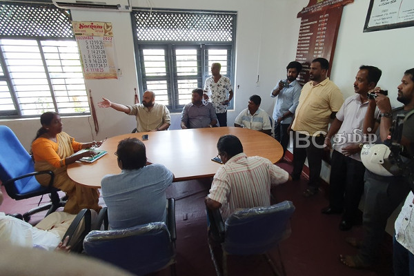 கிழக்கில் மீண்டும் தமிழர் பகுதியை ஆக்கிரமிக்கும் முயற்சி - முறியடித்த மக்கள்! | Batticalo Archaeology Tna Mp Shanakiyan Tamil