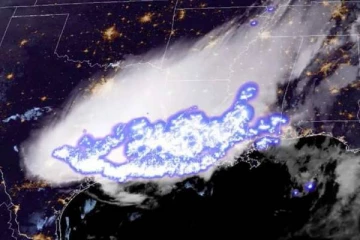 புதிய உலக சாதனை படைத்த 768 கிலோ மீட்டர் நீண்ட உலகின் மிக நீளமான மின்னல்!