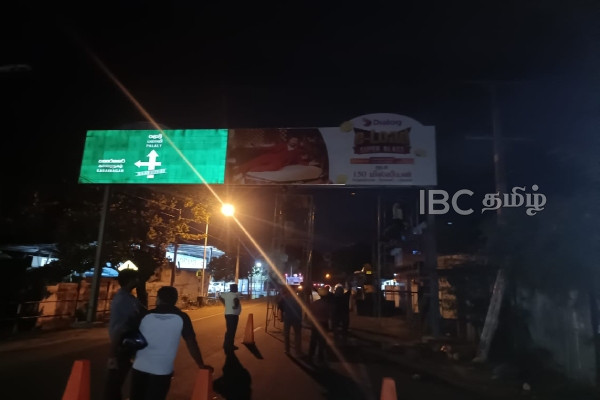 யாழ் மாநகர எல்லைக்குள் நிறுவப்பட்ட விளம்பர பலகை : தெரியாது என கைவிரித்த முதல்வர் | Billboard Installed Jaffna Municipal Councial Area