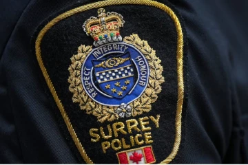 பிரிட்டிஷ் கொலம்பியாவில் காரில் பயணம் செய்த மூவர் மீது துப்பாக்கிச் சூடு