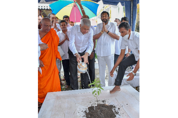 உலகிற்கு சிறந்த முன்னுதாரணமாக செயல்படுகிறார் ரணில்! வண. அக்குரெட்டியே நந்த தேரர் | Sri Lankan Political Crisis Ranil Wickremesinghe