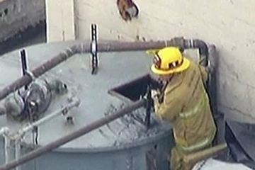 கைவிடப்பட்ட ஹோட்டல் தண்ணீர் தொட்டியில் பொலிஸாருக்கு காத்திருந்த அதிர்ச்சி!