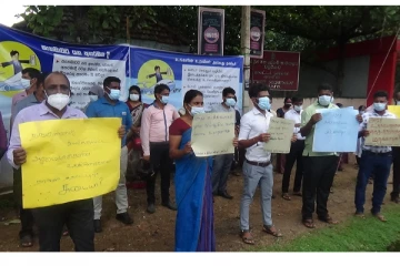 வவுனியா மாவட்ட செயலகத்திற்கு முன்பாக போராட்டம்