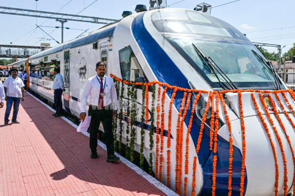 4 புதிய வந்தே பாரத் ரயில் சேவை., பிரதமர் மோடி இன்று தொடங்கி வைத்தார் | Vande Bharat Train On 4 Routes Pm To Inaugurate