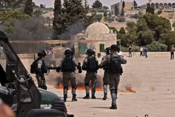 போர்நிறுத்தம் அமலுக்கு வந்த சில மணிநேரங்களில் இஸ்ரேல் படையினருக்கும்-பாலஸ்தீனர்களும் இடையே மீண்டும் மோதல் வெடித்தது! வெளியான பரபரப்பு காட்சி