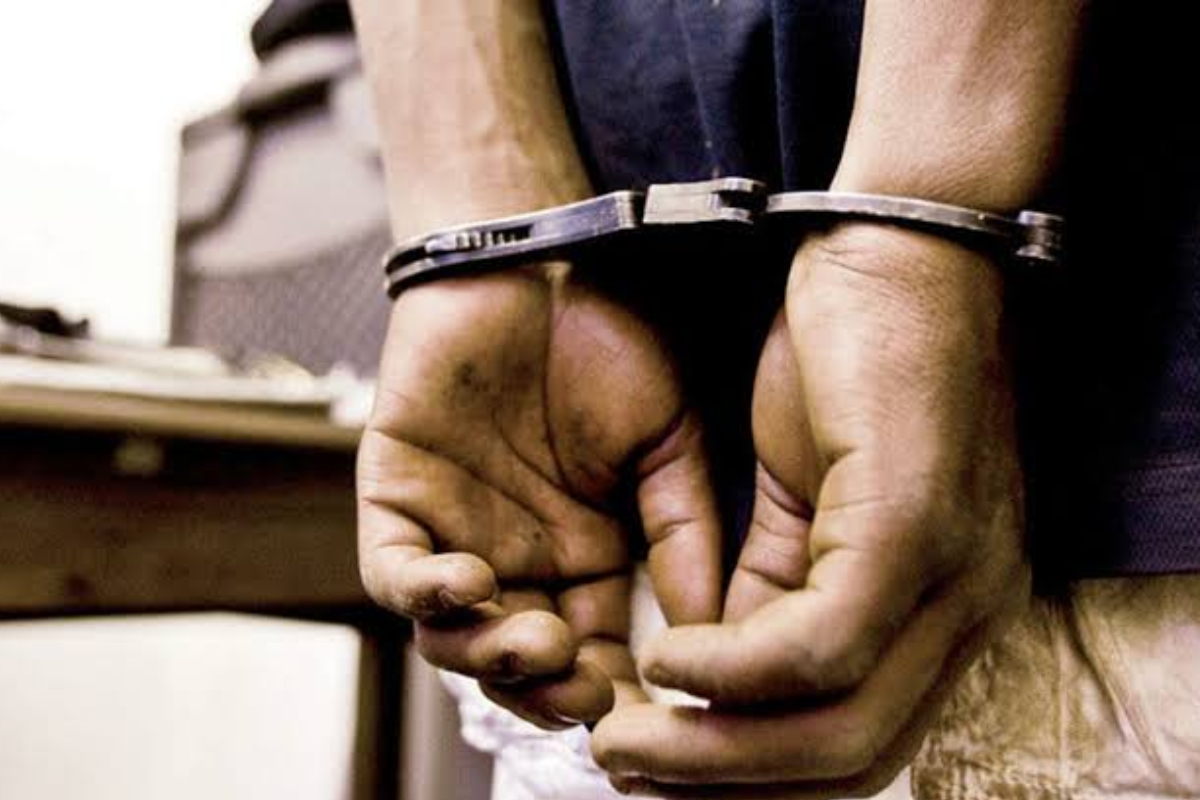 பயங்கர ஆயுதங்கள் மற்றும் போதைப்பொருளுடன் இளைஞன் கைது! | Youth Arrested Narcotics And Weapons In Digana