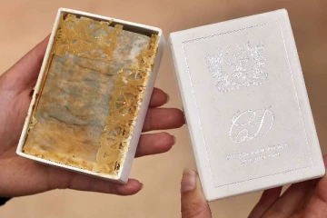 41 வருடத்துக்கு பிறகு ஏலம் போன ஒரு துண்டு கேக்! அப்படி என்ன ஸ்பெஷல்...விலை எவ்வளவு தெரியுமா?