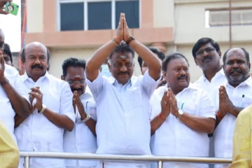 அதிமுக தொண்டர்கள் அனைவரும் தயவு செய்து அமைதி காக்கவும் - ஓ.பன்னீர்செல்வம்..!