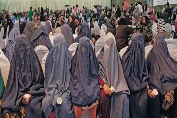 மகளிர் நலத்துறை அமைச்சகத்தில் பெண் ஊழியர்கள் பணியாற்ற தடை: தலிபான்கள் அதிரடி | Afghanistan Taliban Womens