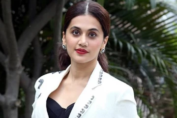 பேஷன் ஷோவிற்காக மேலாடை இல்லாமல் கிளாமராக வந்த நடிகை டாப்ஸி- வைரல் க்ளிக்ஸ் இதோ