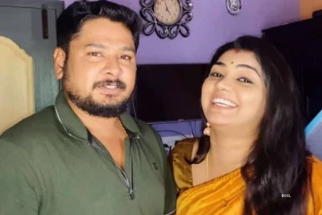 ரோஜா சீரியல் புகழ் நடிகை ஷாமிலிக்கு குழந்தை பிறந்தது- அவரே வெளியிட்ட குழந்தையின் புகைப்படம்