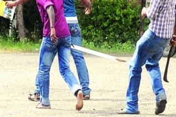 கொக்குவில் பகுதியில் இடம்பெற்ற வாள்வெட்டு தாக்குதலில் ஒருவர் படுகாயம்