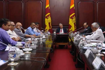 ජනපති ආචාර්යවරුන්ට ලබාදුන් විසදුම