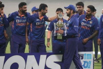 ரோகித் என் கையில் கோப்பையை கொடுத்து இந்த வார்த்தையை சொன்னார்! வெங்கடேஷ் அய்யர் ஓபன் டாக்