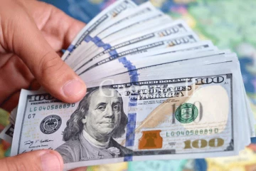 මොකද මේ ආයේ එක පාරටම වෙලා තියෙන්නේ? - ඩොලරය ඉහළට.- ගැනුම් සහ විකුණුම් මිල ගණන් මෙන්න.