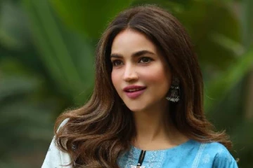 பிரபல நடிகை வீட்டில் சடலமாக மீட்பு - அதிர்ச்சியில் திரையுலகம்