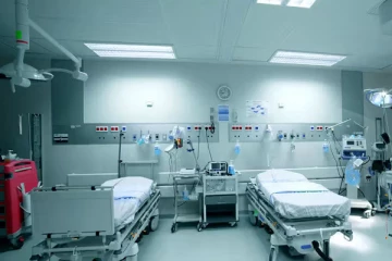 70 அடி பள்ளத்தில் குடைசாய்ந்த பாரவூர்தி