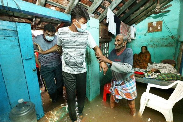 மழை நீரில் தத்தளிக்கும் மக்கள்... உடனே களத்தில் இறங்கிய உதயநிதிஸ்டாலின்! | Tamilnadu Rain