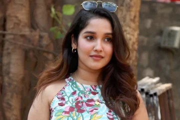 Anikha: கிளாமர் உடையில் அனிகா வெளியிட்ட புகைப்படம்... முன்னணி நடிகைகளையே ஓவர்டேக் பண்ணிடுவாங்க