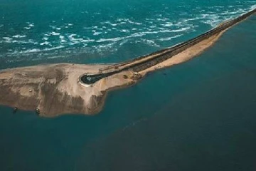 ஏழு கடல் மைல் தொலைவை நீந்தி தனுஷ்கோடியை அடைந்த இலங்கை தமிழர்