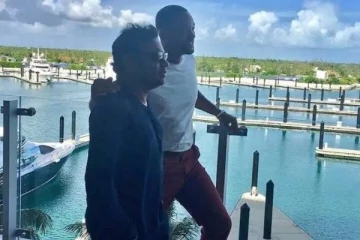 ஏ.ஆர்.ரஹ்மானுடன் இருக்கும் பிரபலம் யார்ன்னு தெரியுதா... எக்கச்சக்க எதிர்பார்ப்பில் ரசிகர்கள்...