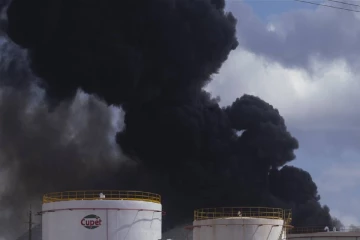 குவைத் விமான நிலையத்தில் ட்ரோன் தாக்குதல் ; தீக்கிரையான எரிபொருள் தாங்கிகள்