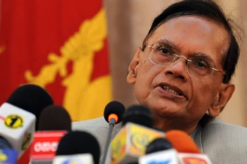 சட்டமா அதிபரின் சேவை நீடிப்பு குறித்து ஜீ. எல். பீரிஸ் குற்றச்சாட்டு