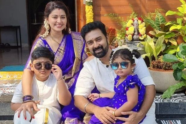 10 வருட திருமண வாழ்க்கையில் விவாகரத்து.. நடிகை சினேகா எடுத்த போட்டோஷூட் | Sneha Stpp Divorce Rumour From Photoshoot Viya