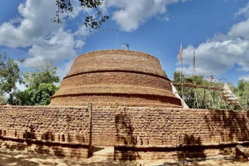 குருந்தூர் புனித பூமி ஒரு காலத்தில் இந்து... ஒரு காலத்தில் பௌத்தம்!